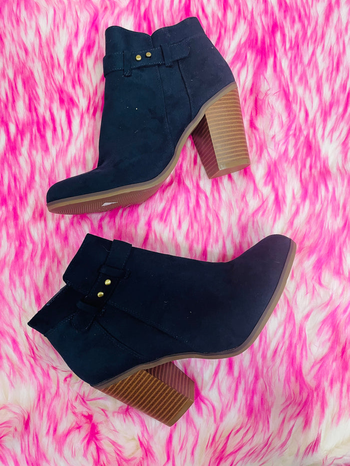 BLUE BOOTIES