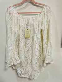 T PARTY LACE BELL SLEEVE TOP