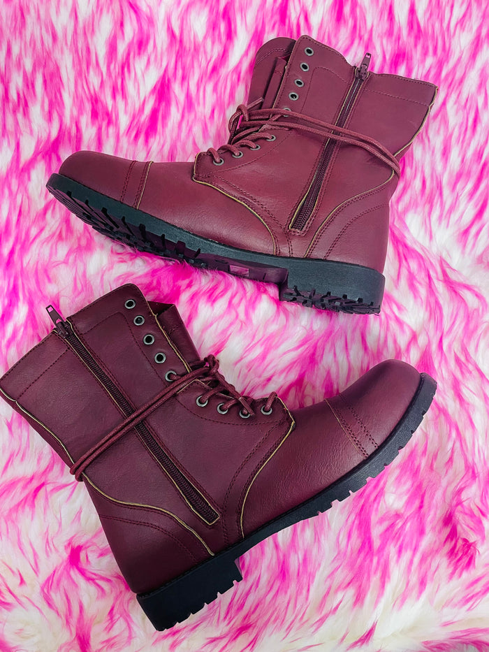 COMBAT BOOTS
