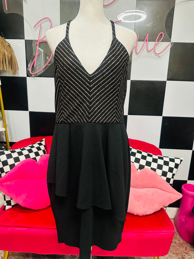 BLACK SLEEVELESS DRESS WITH CROSS CROSS DETAIL
