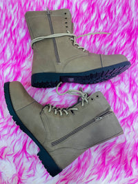 COMBAT BOOTS