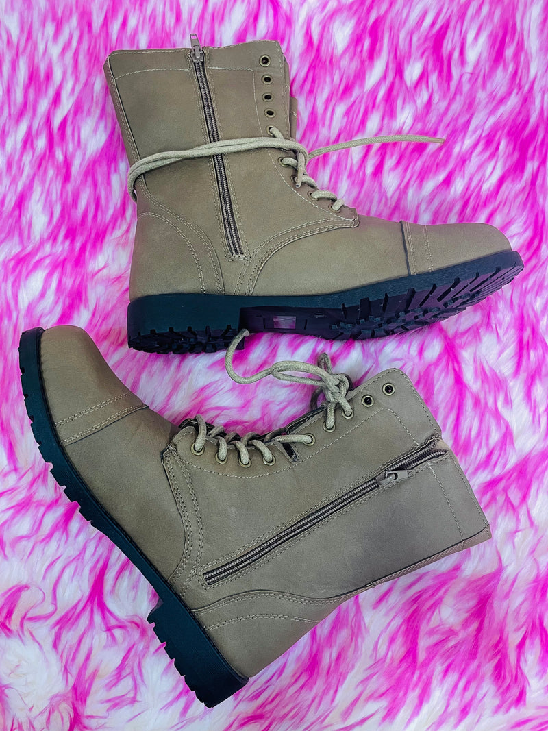 COMBAT BOOTS