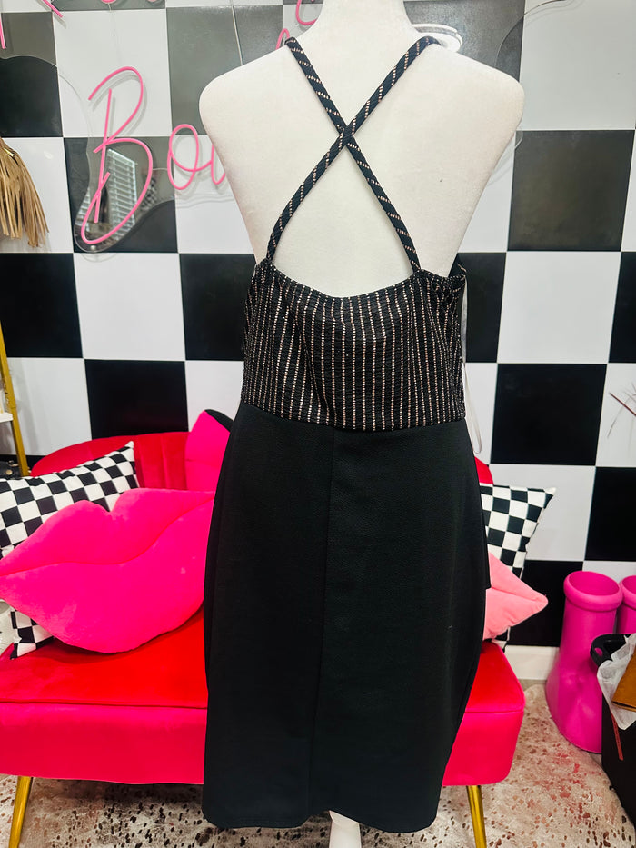 BLACK SLEEVELESS DRESS WITH CROSS CROSS DETAIL
