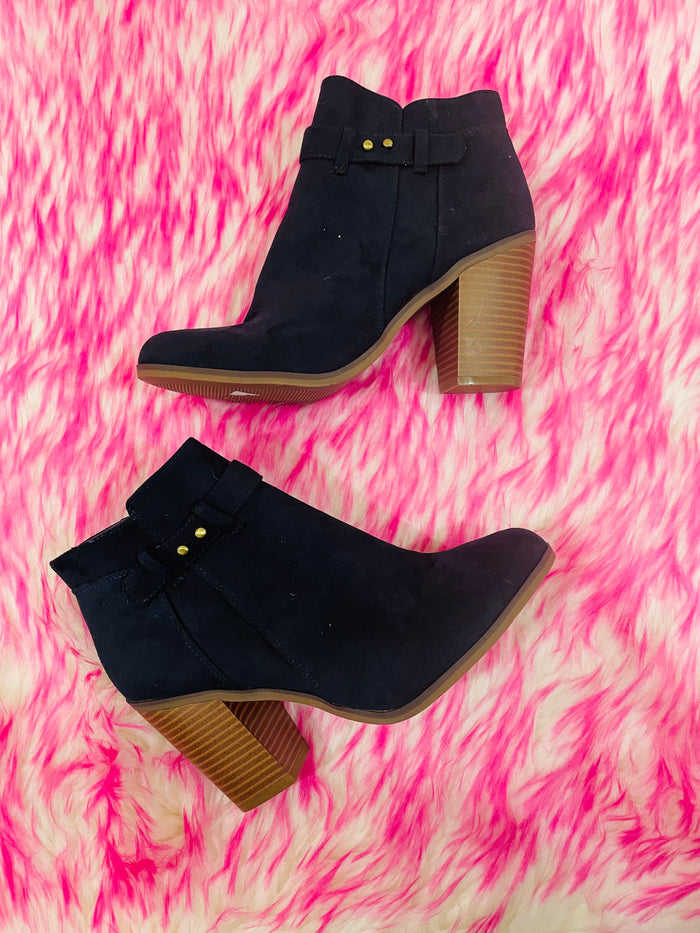 BLUE BOOTIES