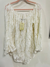 T PARTY LACE BELL SLEEVE TOP