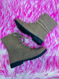 COMBAT BOOTS