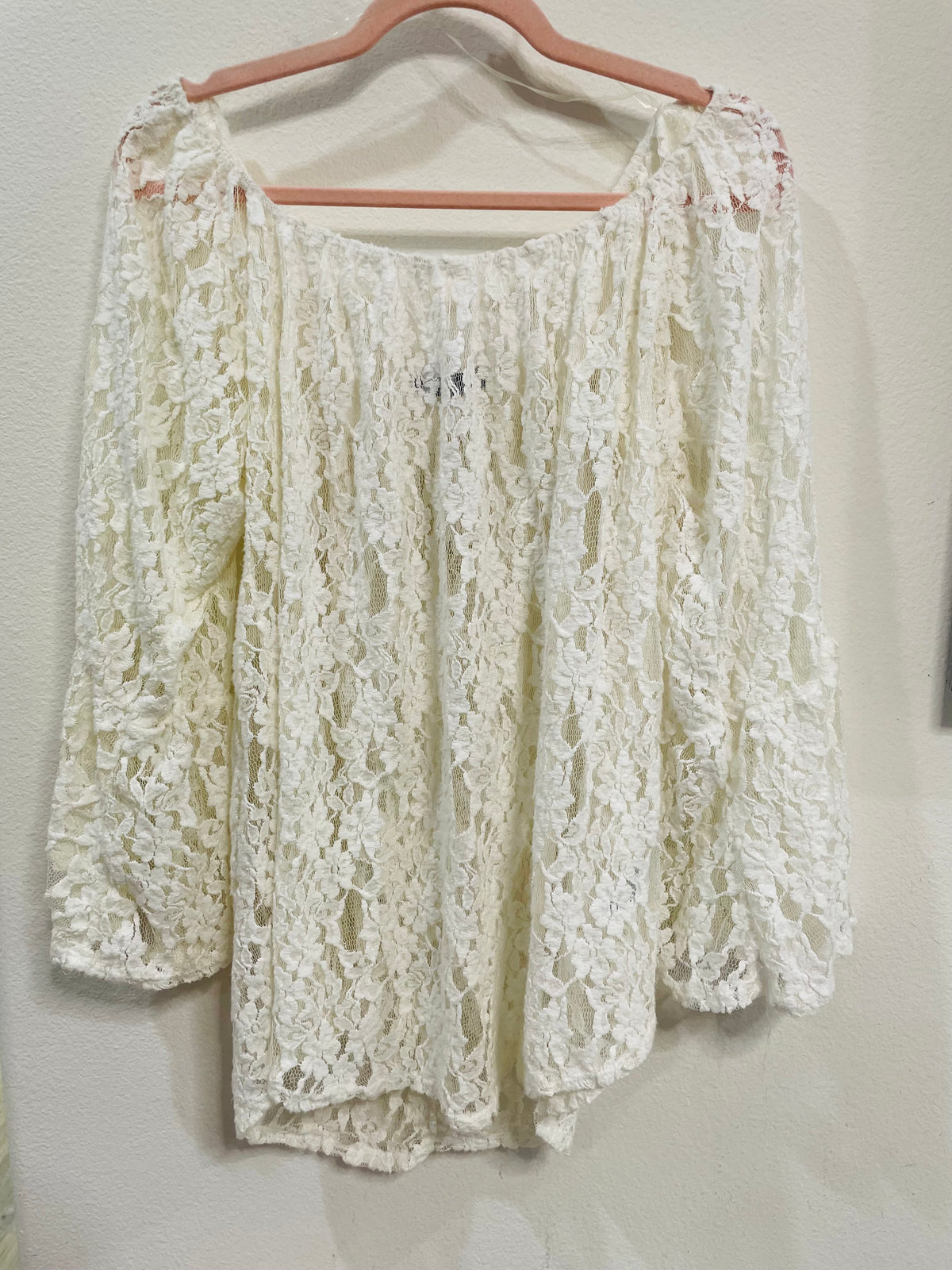 T PARTY LACE BELL SLEEVE TOP