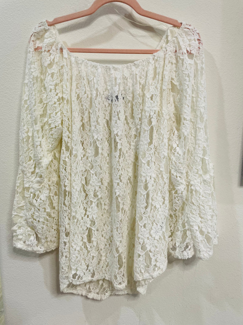 T PARTY LACE BELL SLEEVE TOP
