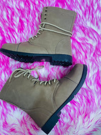 COMBAT BOOTS