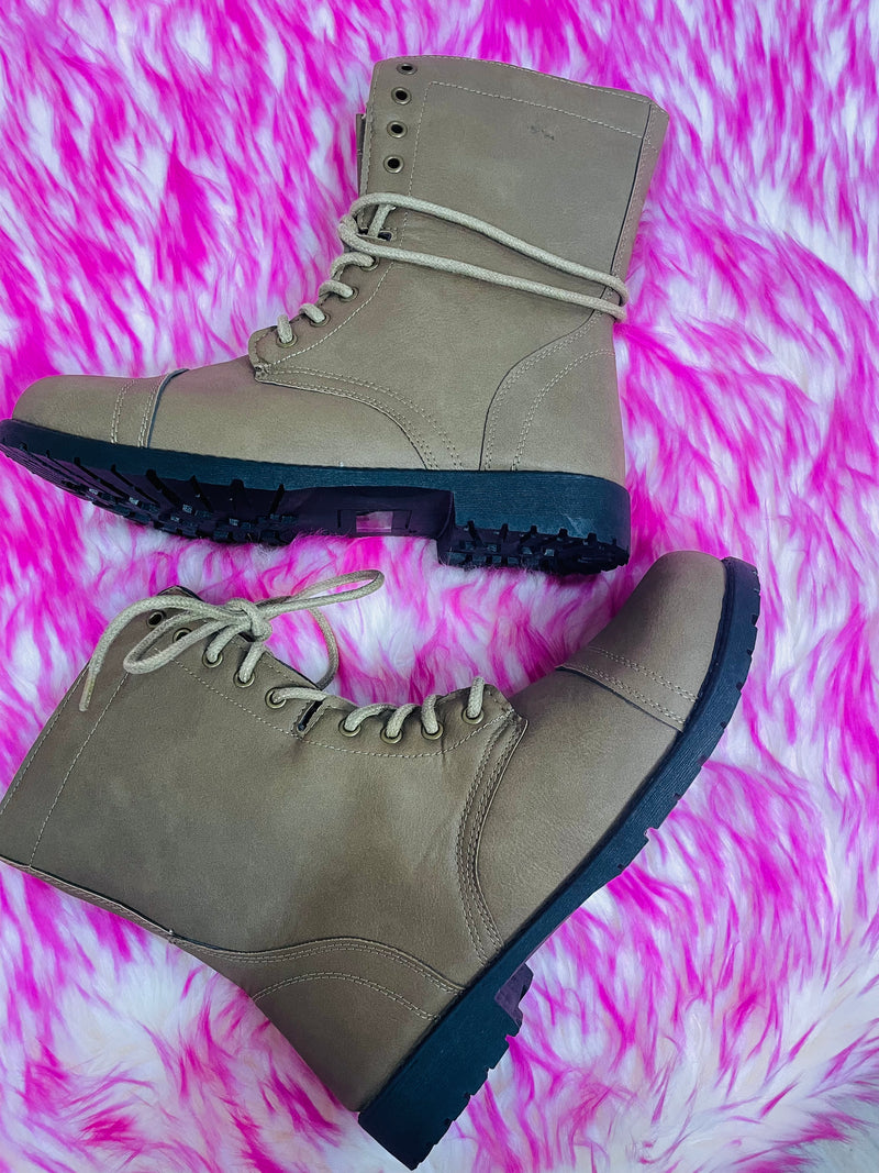 COMBAT BOOTS