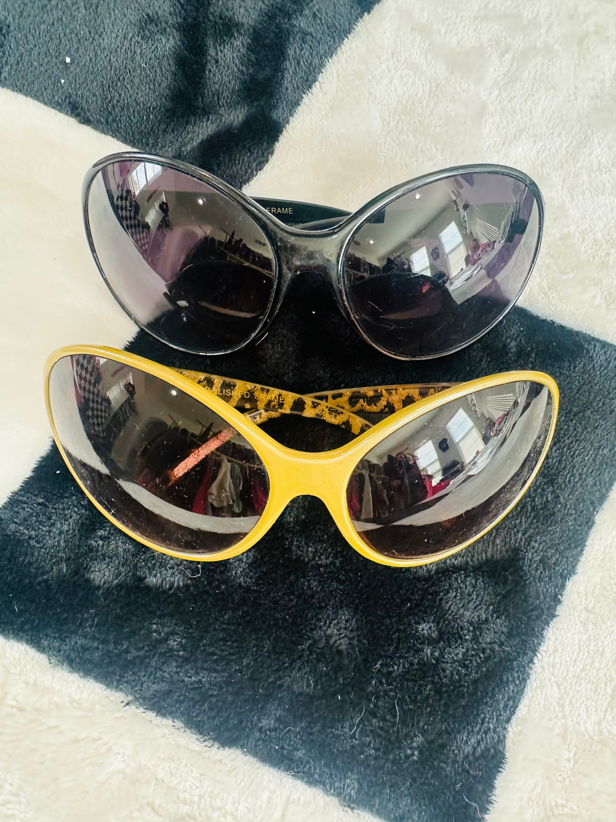 BUG OUT SUNGLASSES