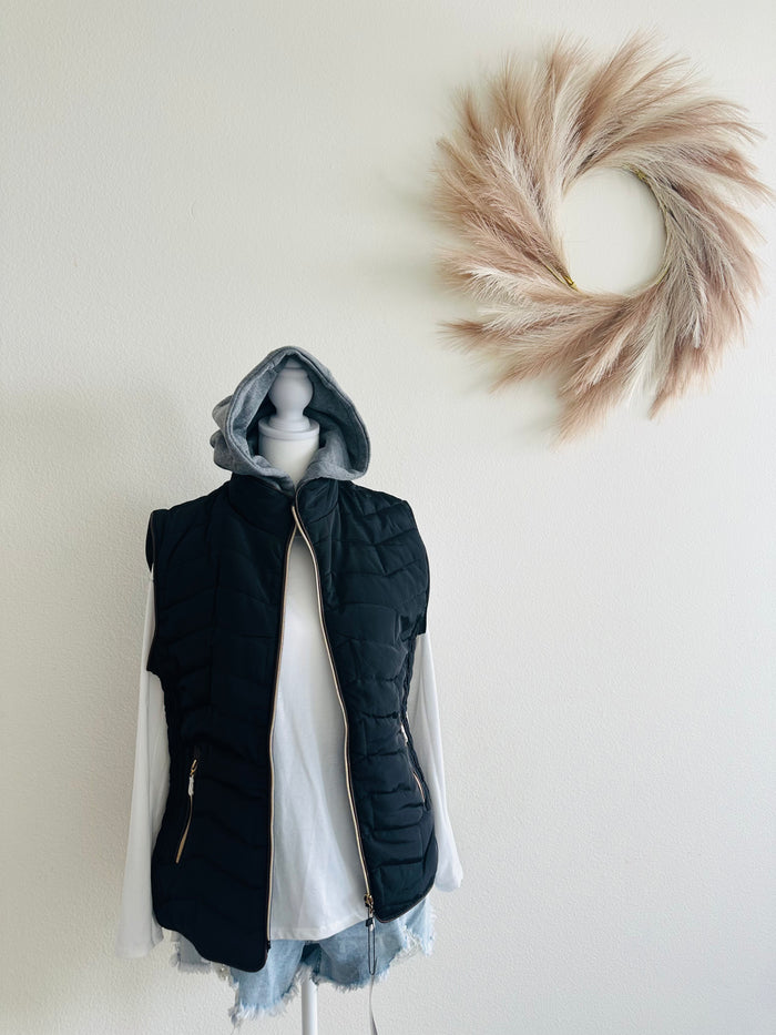 GEEGEE VEST WITH HOOD