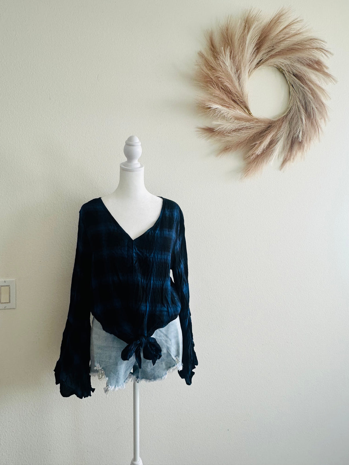 EE:SOME BLUE PLAID BELL SLEEVE WITH TIE FRONT