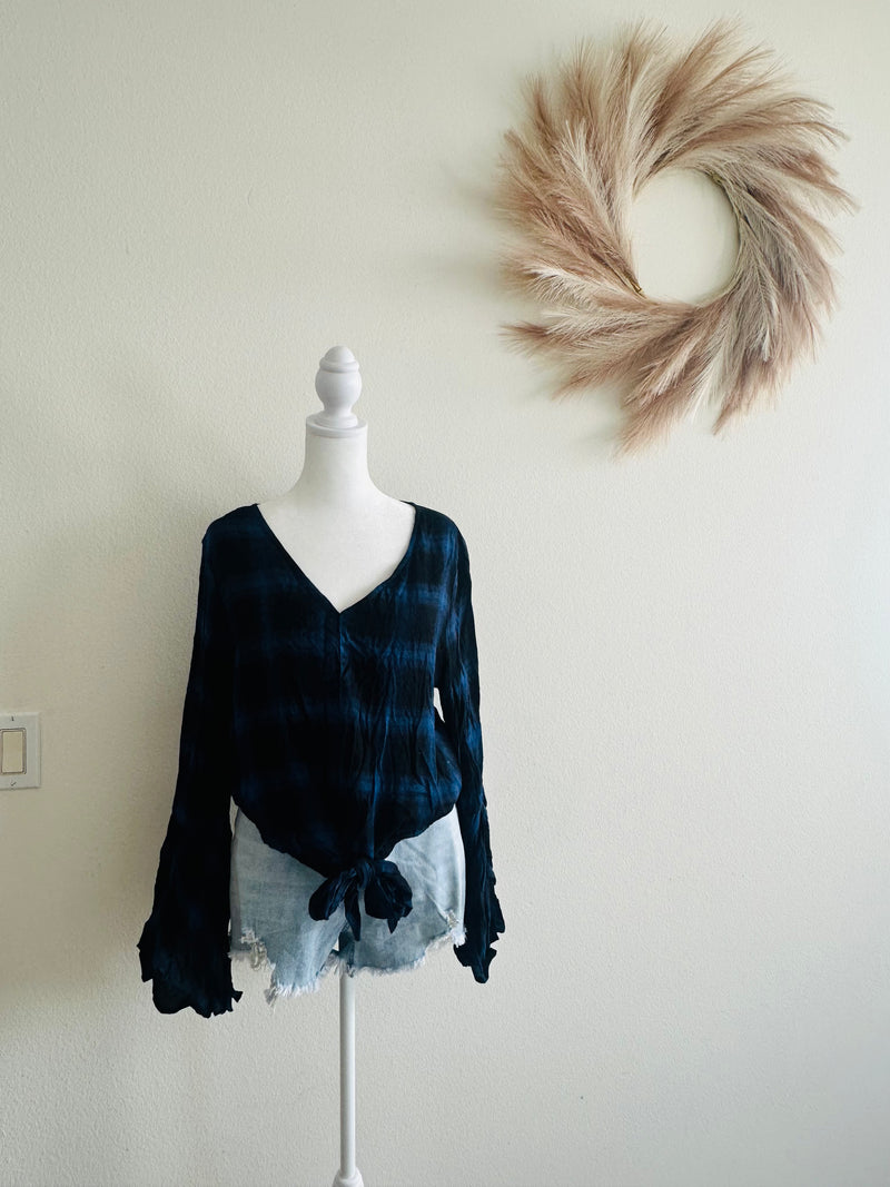 EE:SOME BLUE PLAID BELL SLEEVE WITH TIE FRONT