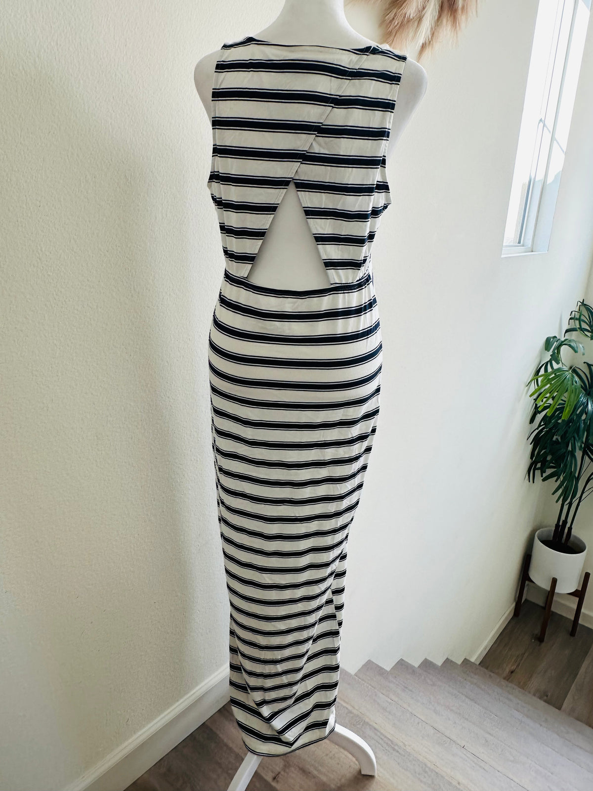 MAIN STRIP STRIPED KEY HOLE BACK MAXI