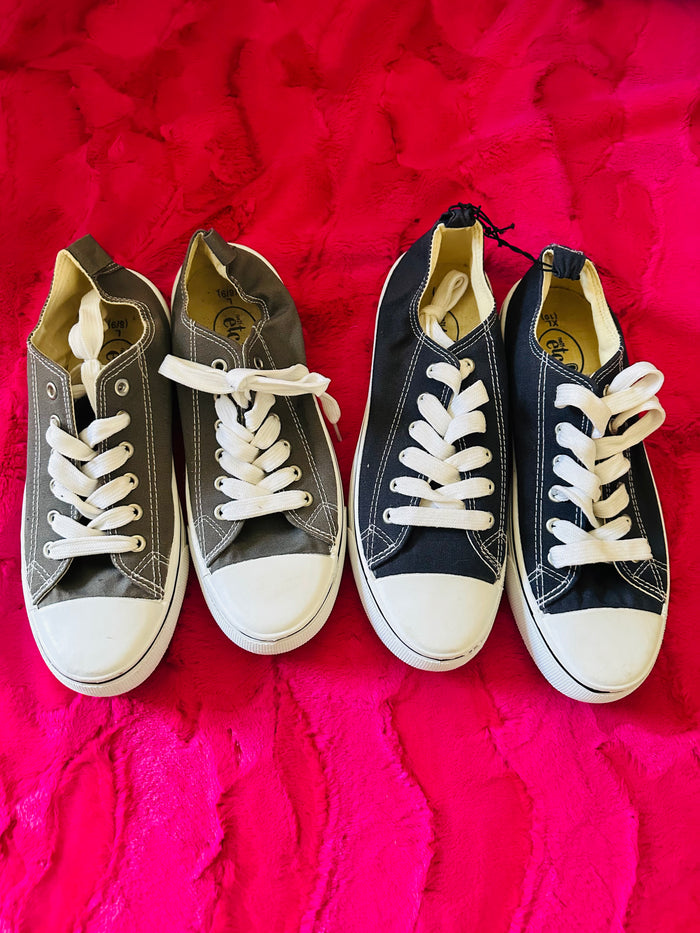 R-21 tennis shoes