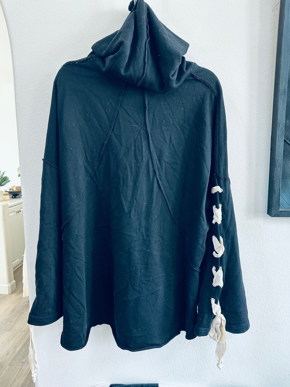 POL SWEATERSHIRT/OVERLAY WITH LACE TIE UP ARMS AND HOOD