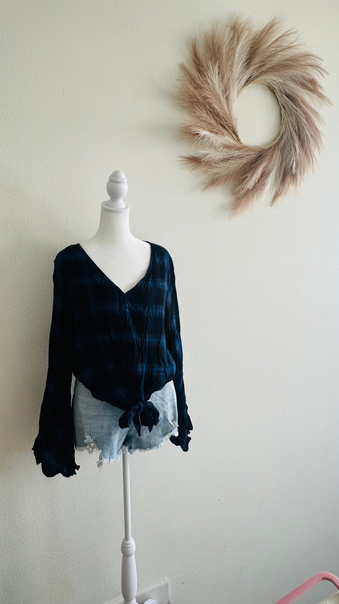EE:SOME BLUE PLAID BELL SLEEVE WITH TIE FRONT
