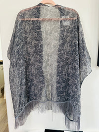 FRINGE KIMONOS