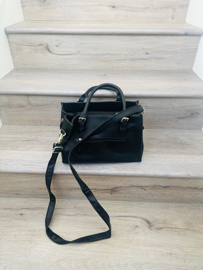 Square handbag with straps