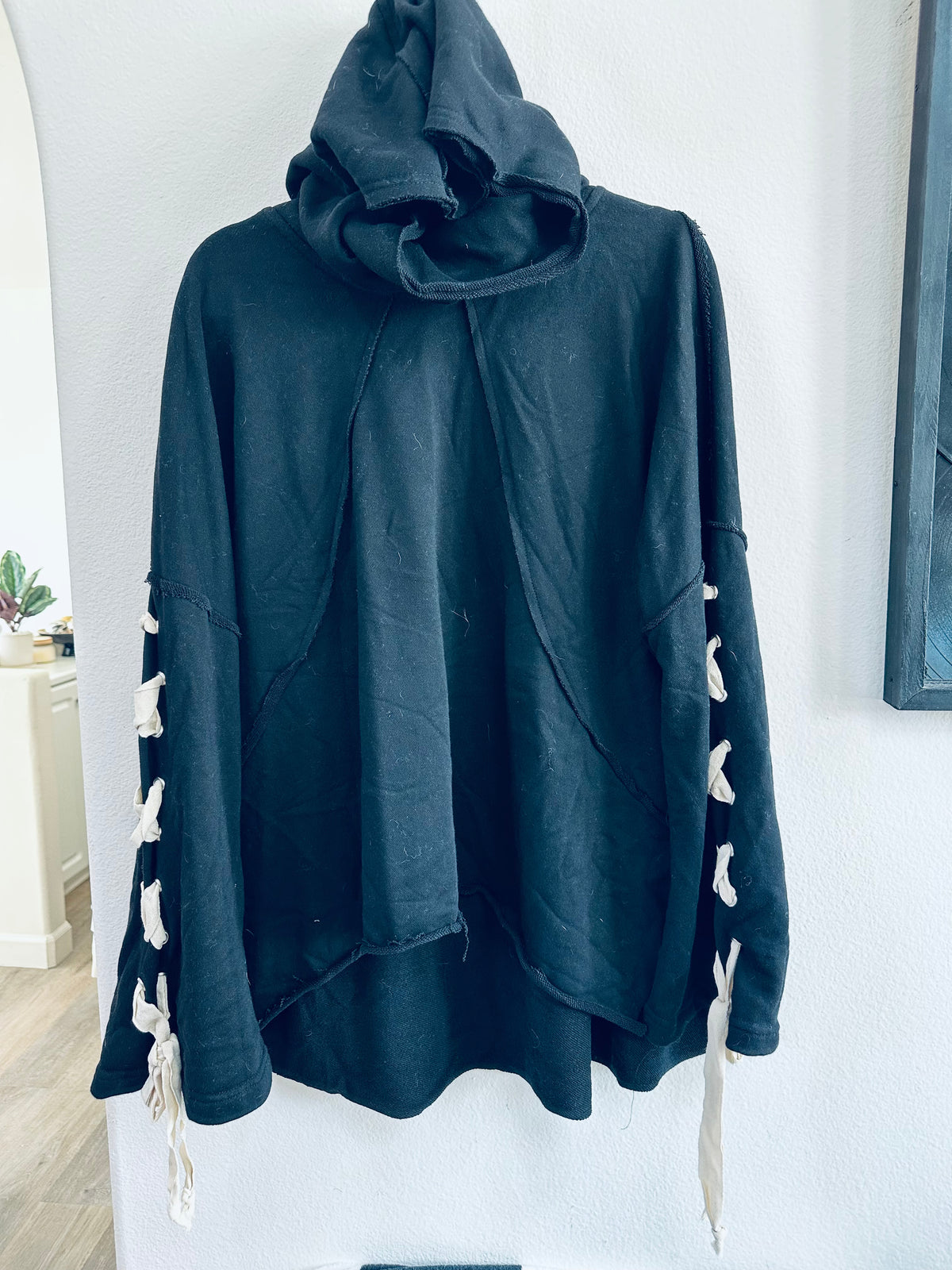 POL SWEATERSHIRT/OVERLAY WITH LACE TIE UP ARMS AND HOOD