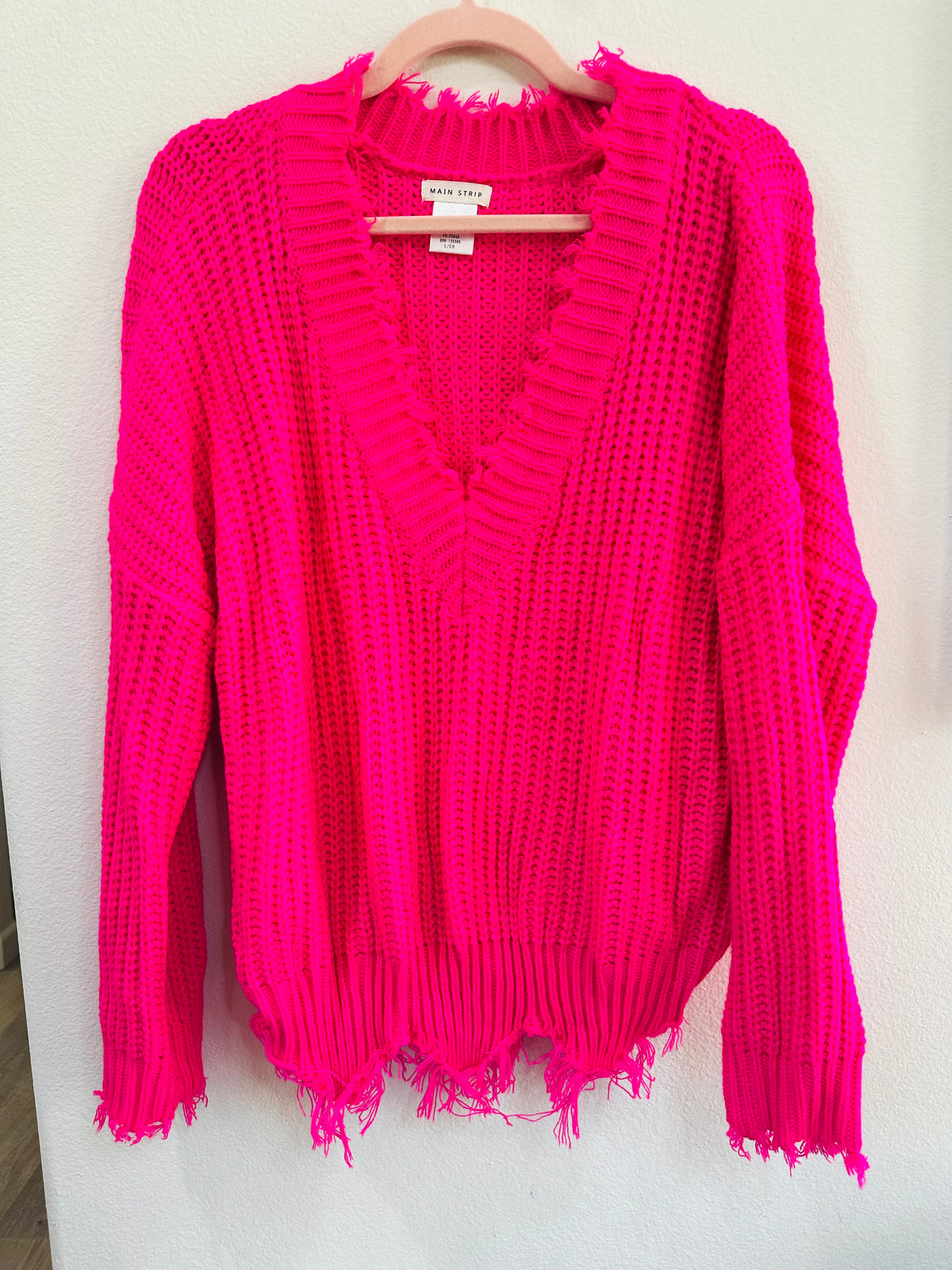 MAIN STRIP V-NECK FRAYED SWEATER