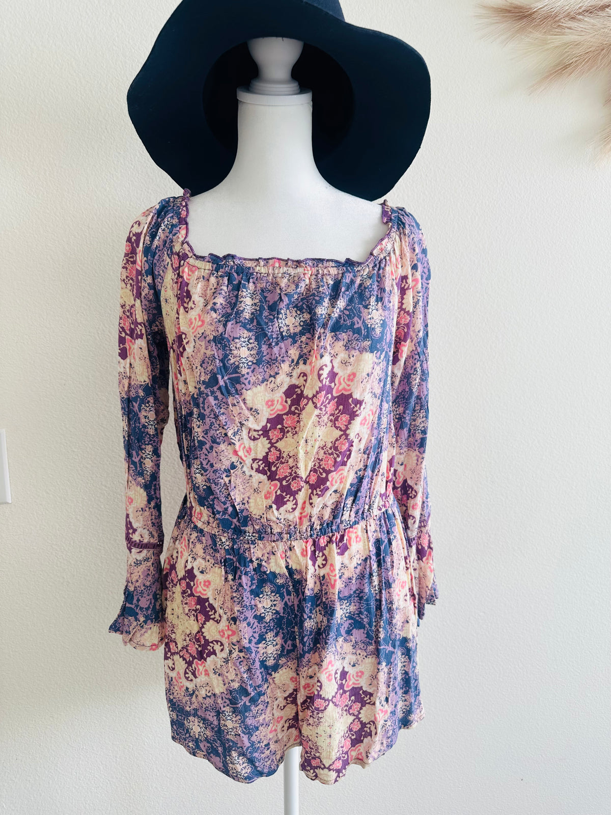 EN CREME PAISLEY ROMPER