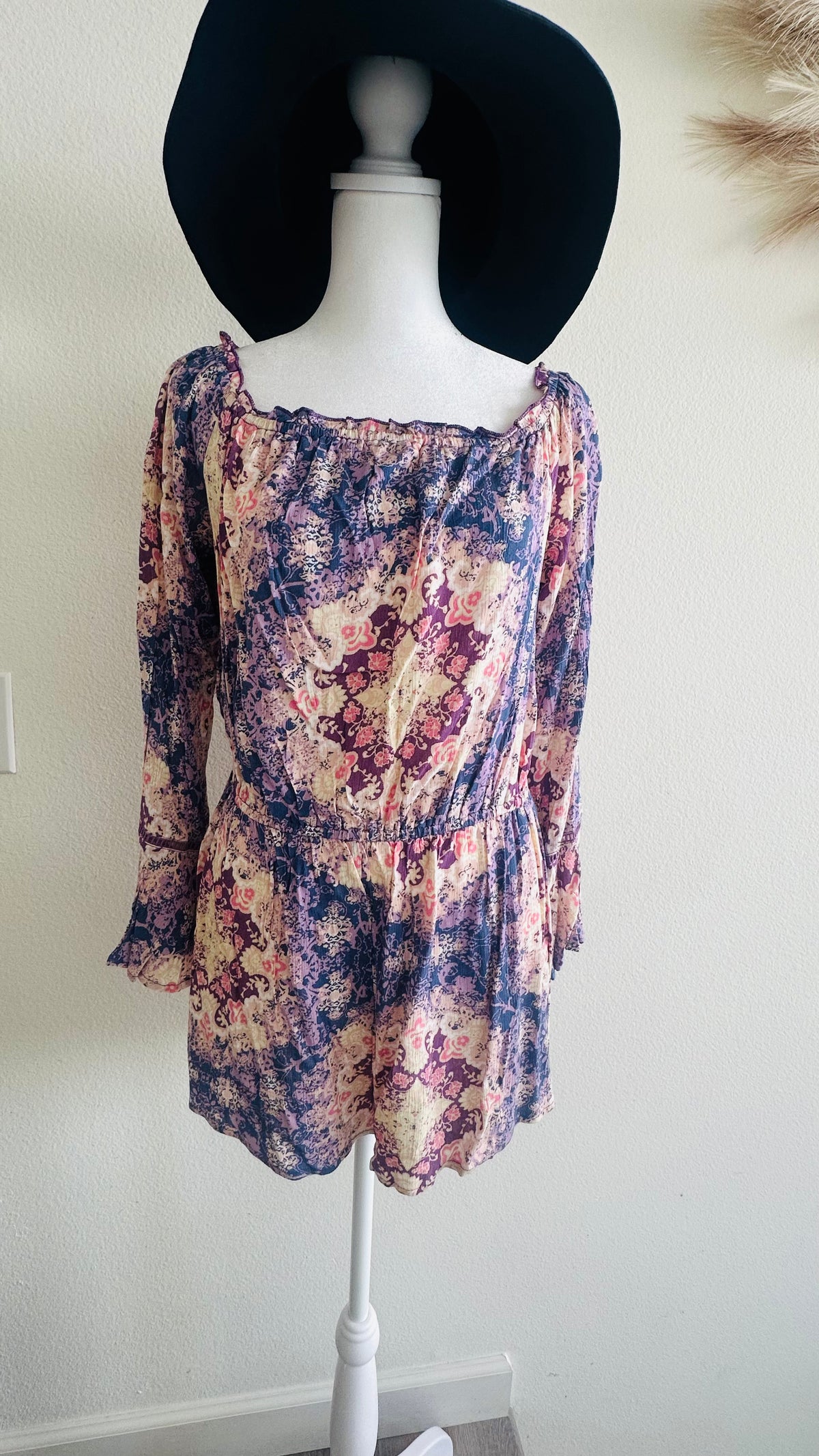 EN CREME PAISLEY ROMPER
