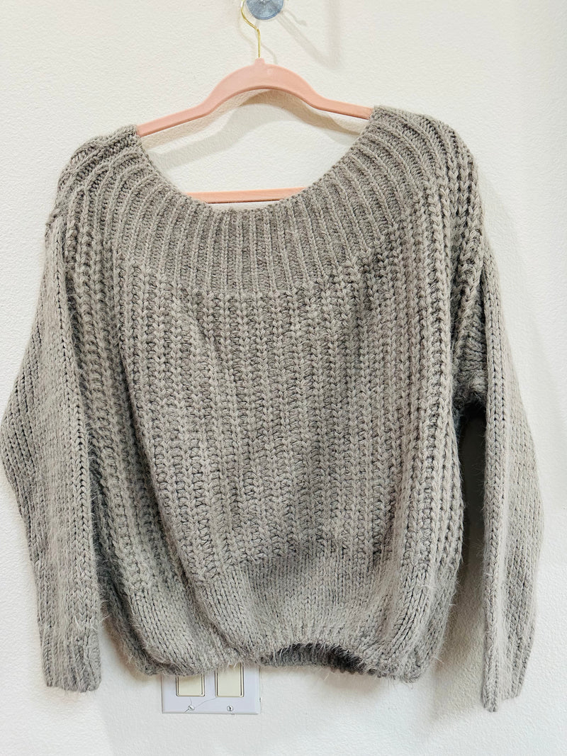 MAIN STRIP CROP SWEATERS
