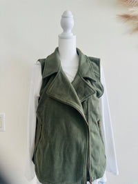 HEM AND THREAD CAMO VEST