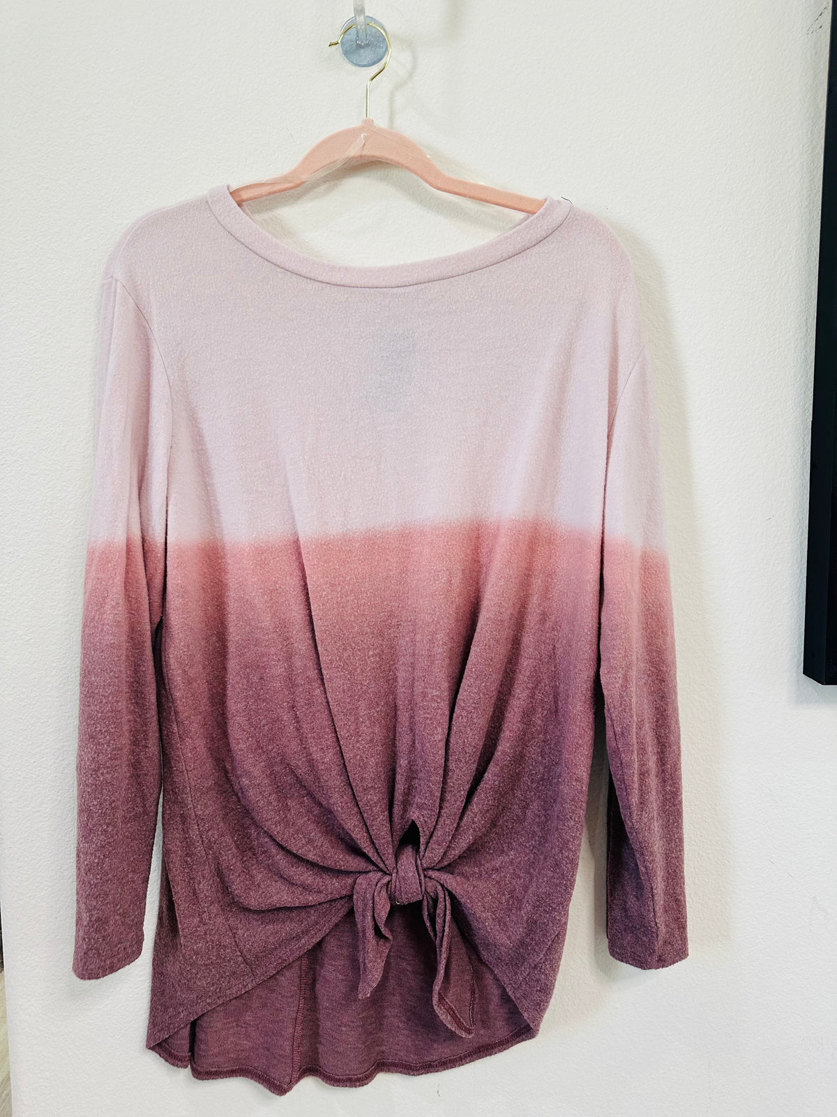 Long sleeve two tone knotted front top