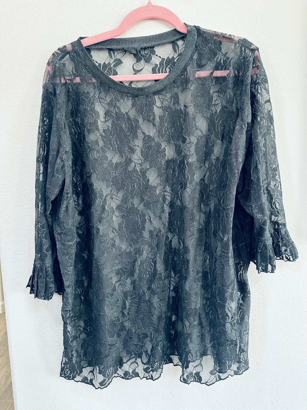 POL FLORAL LACE SHEER TOP