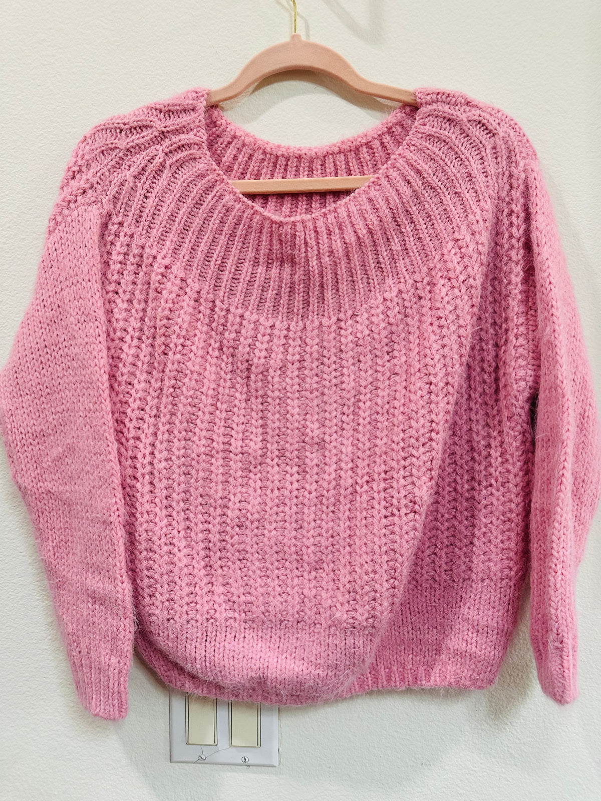 MAIN STRIP CROP SWEATERS