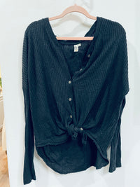 LARA BUTTON UP TUE FRONT WAFFLE KNIT TOP