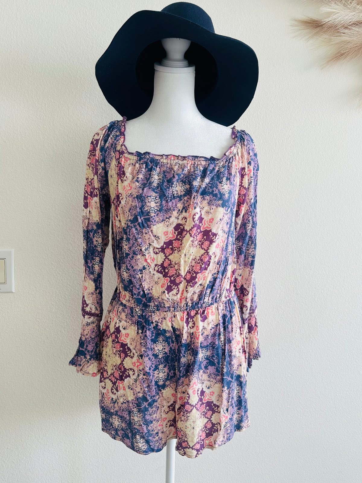 EN CREME PAISLEY ROMPER