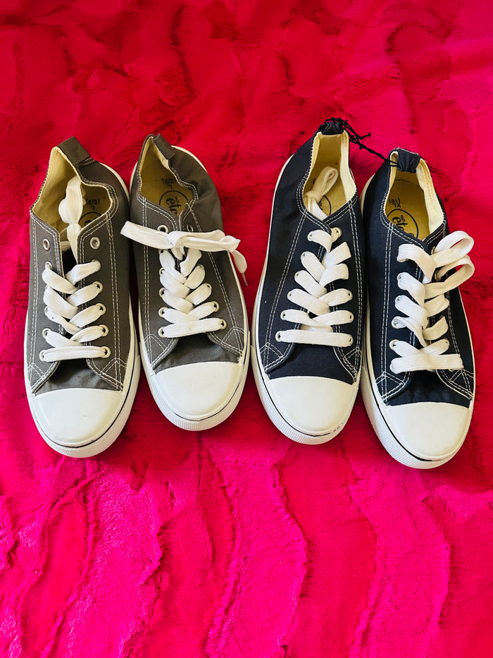 R-21 tennis shoes