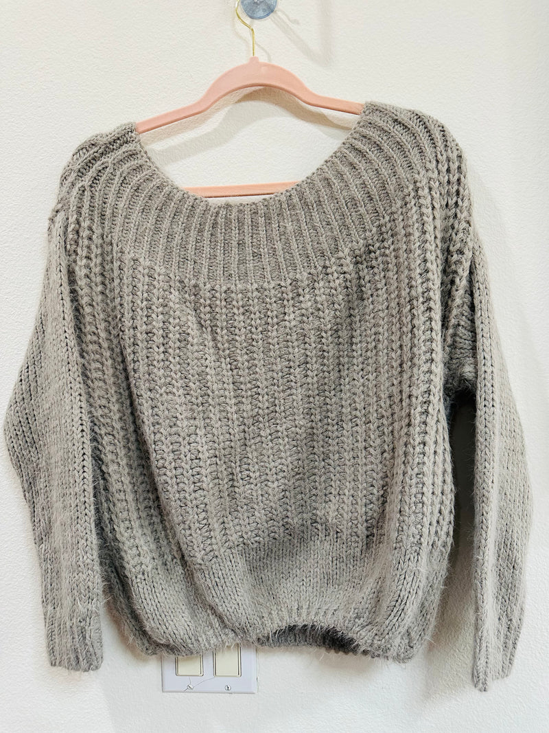 MAIN STRIP CROP SWEATERS