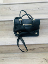 Square handbag with straps