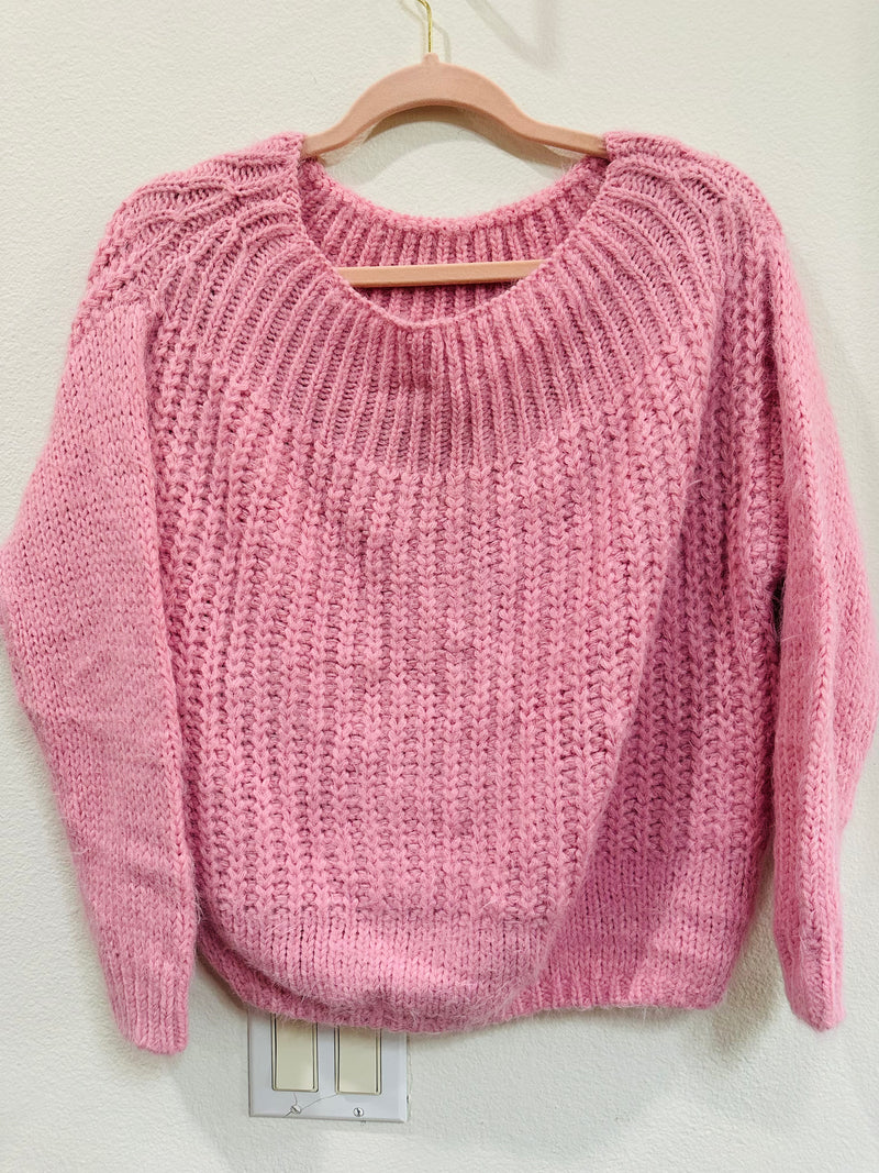 MAIN STRIP CROP SWEATERS