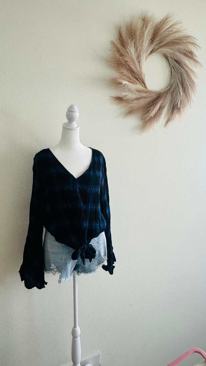 EE:SOME BLUE PLAID BELL SLEEVE WITH TIE FRONT