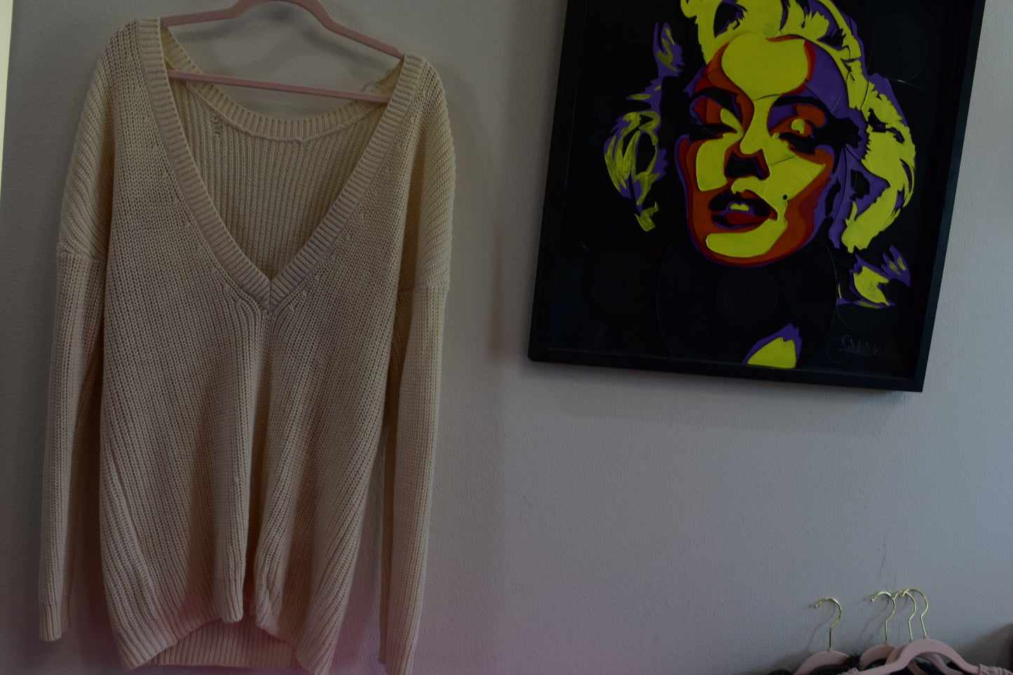 V-NECK SWEATERS