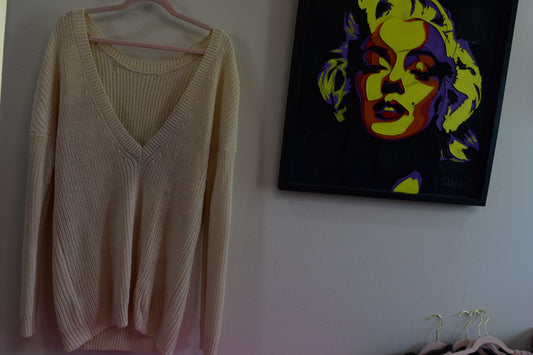 V-NECK SWEATERS