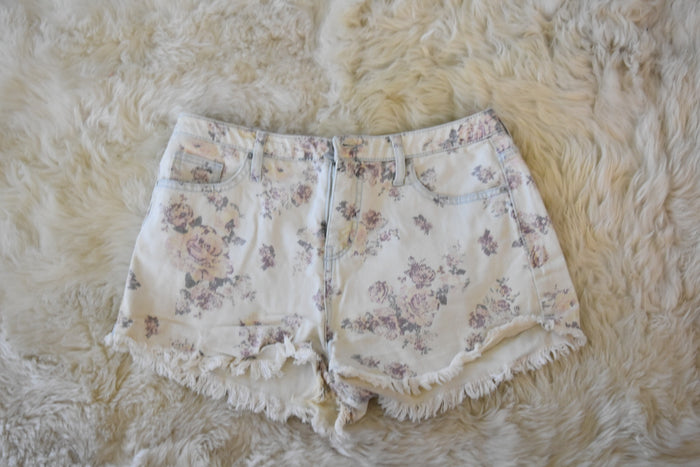 FLORAL DENIM JEAN SHORTS