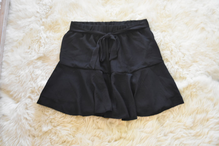 SEASHORE TIERED SCALLOP  LEG SKORTS