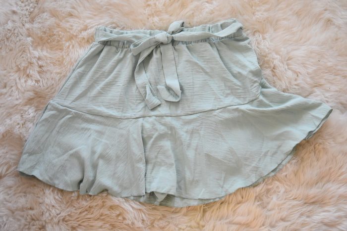 SEASHORE TIERED SCALLOP  LEG SKORTS