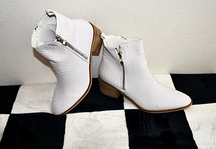 WHITE SNAKE BOOTIE