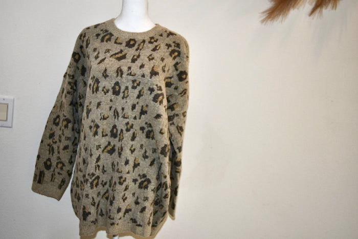 EASEL SWEATER