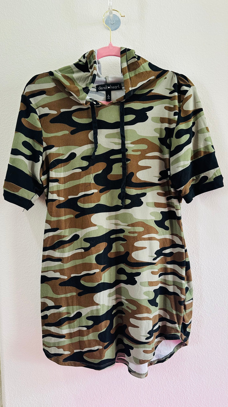 CAMO HOODED TOP