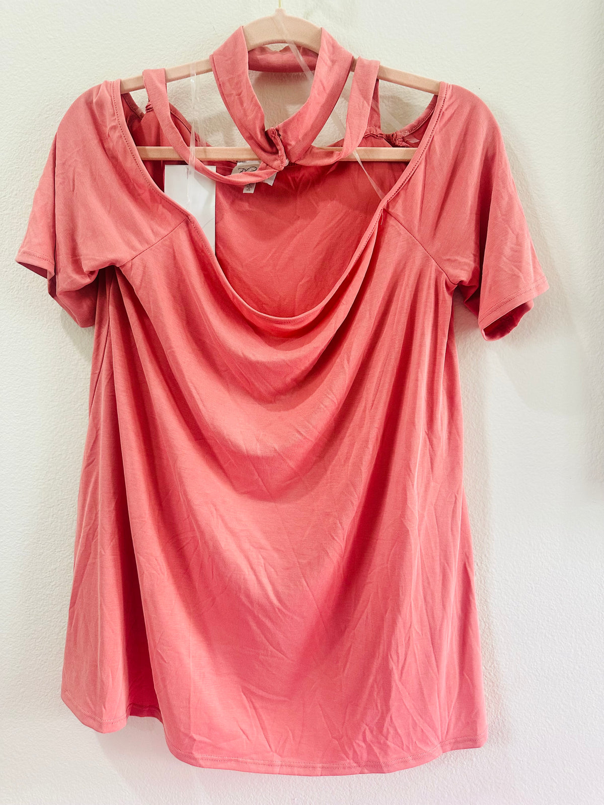 CRISS CROSS NECK DETAIL TOP