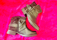 COMBAT BOOTIES WITH PEARL DETAIL ON BACK